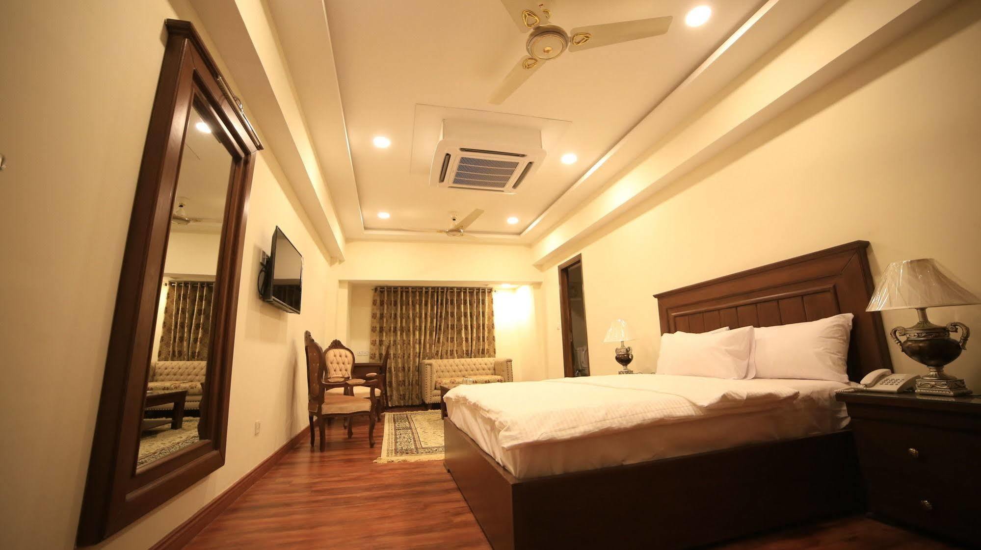 Hotel Diplomat Islamabad Exteriör bild