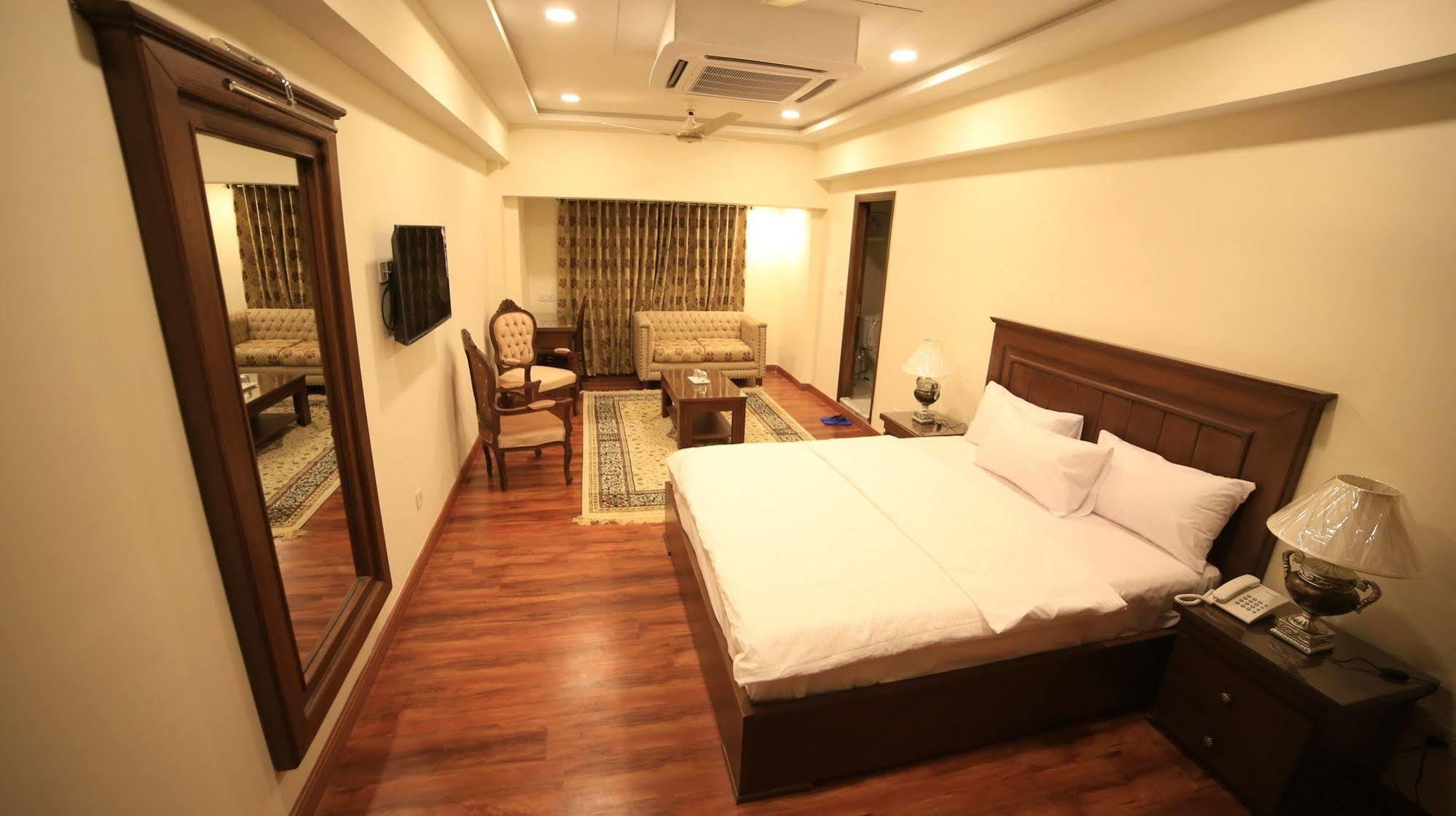 Hotel Diplomat Islamabad Exteriör bild